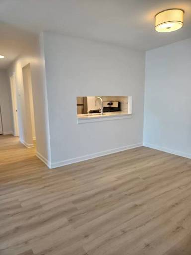 Main picture of 1049 S Main St