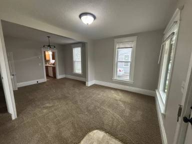 Main picture of 5018 N Nelson St