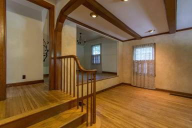 Main picture of 321 S Eastside Dr