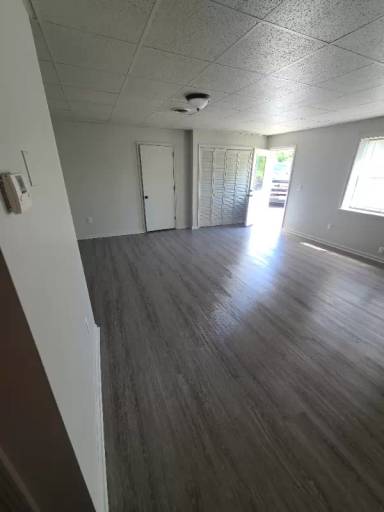 Main picture of 10 Main St E