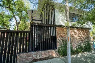 Main picture of 511 N Yosemite Ave