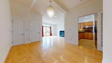 Main picture of 582 42nd Ave