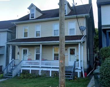 Main picture of 305 W Linn St