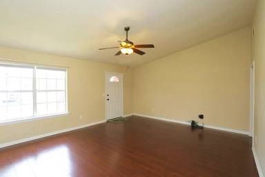 Main picture of 905 Summer Dr