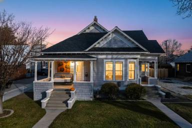 Main picture of 331 Roberts St