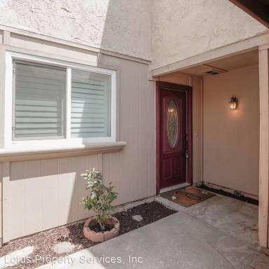 Main picture of 321 W Hermitage Ln
