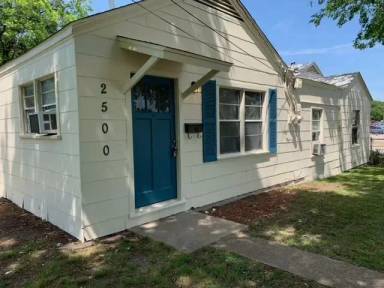 Main picture of 2500 Benbrook Blvd