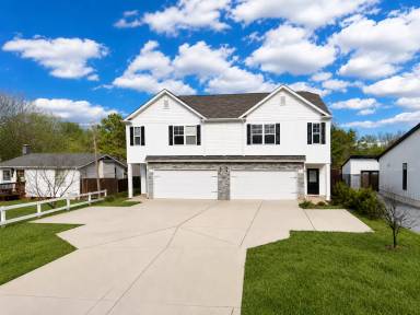 Main picture of LUXURY LIVING IN HUNTERSVILLE  9711 Rich Hatchet Rd • Huntersville, NC