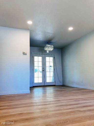 Main picture of 3001 S Glencoe St