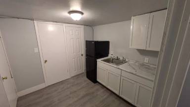 Main picture of 400 E 9th St