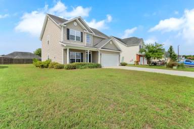 Main picture of 225 Red Oak Dr
