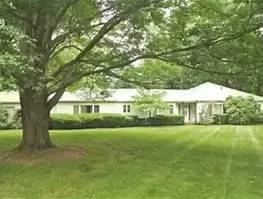 Main picture of 320 Nob Hill Dr