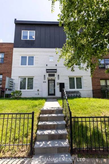 Main picture of 839 19th St NE