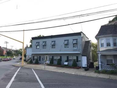 Main picture of 900 S 24th St