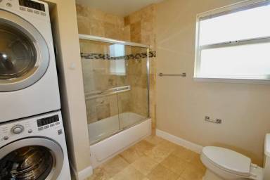 Main picture of 2543 Martin Luther King Jr Way