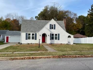 Main picture of 208 W 3rd St