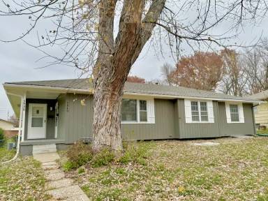 Main picture of 5940 E 136th St