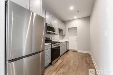 Main picture of 926 W 32nd Pl