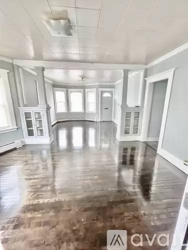 Main picture of 561 Coggeshall St