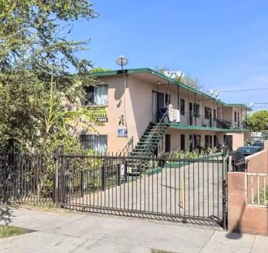Main picture of 841 E Adams Blvd