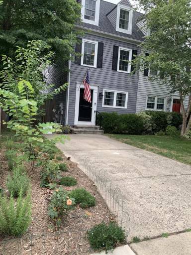 Main picture of 18 E Custis Ave