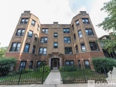 Main picture of 1256 W Montrose Ave