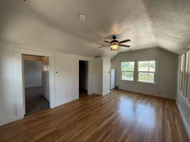 Main picture of 117 Lee St.