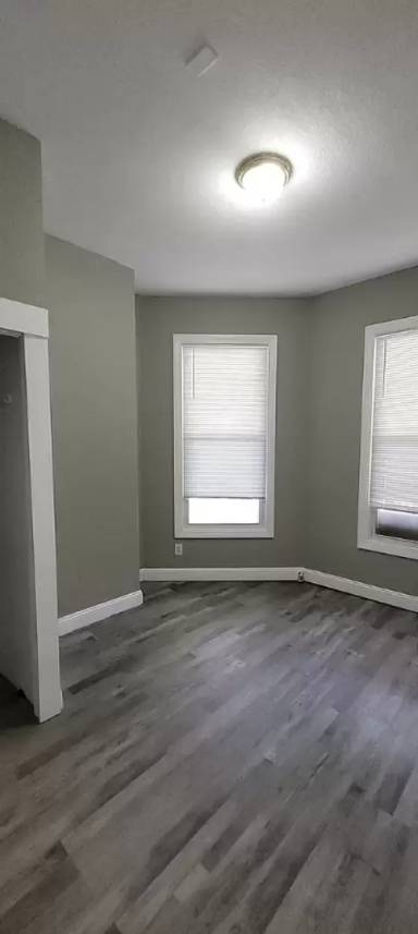 Main picture of 1009 W 41st St