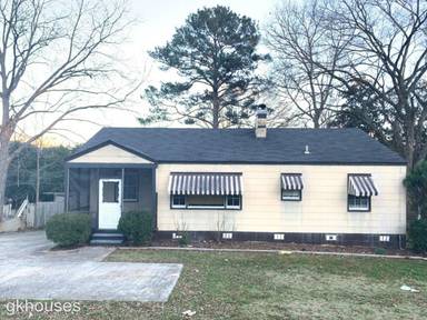 Main picture of 913 Five Mile Rd