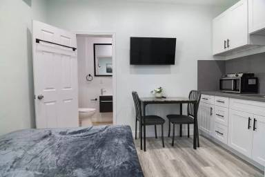 Main picture of 2221 Michigan Ave