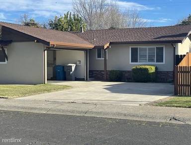 Main picture of 561 Azalea Way