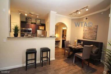 Main picture of 10119 Lake Creek Pkwy