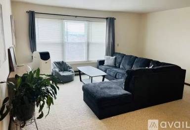 Main picture of 1331 W 3rd St