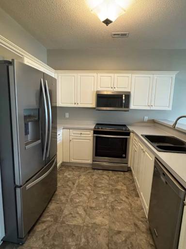 Main picture of 7103 Sweetwater Blvd