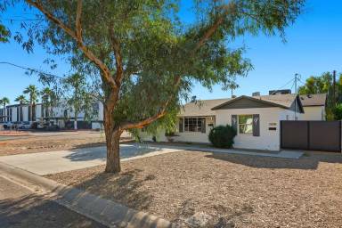 Main picture of 2245 E Flower St