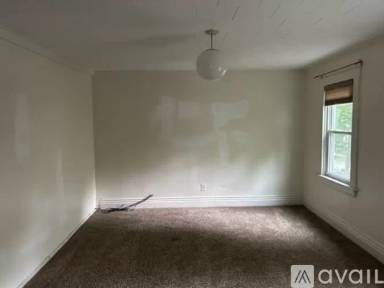 Main picture of 19 Hickory St