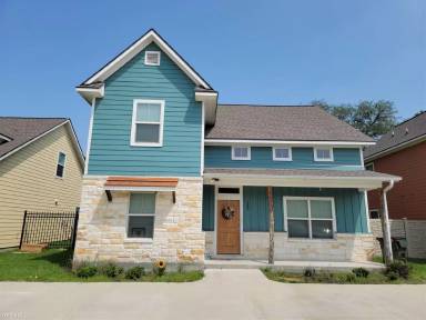 Main picture of 108 Waverly Dr