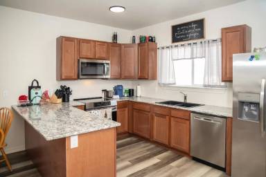 Main picture of 712 Cedar Creek Ave - A