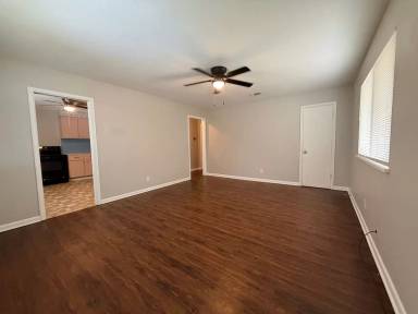 Main picture of 207 W J Ave