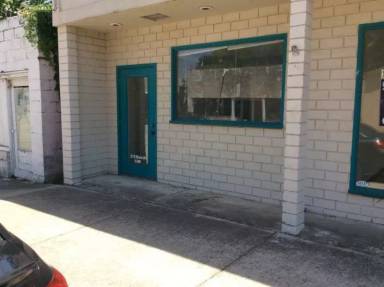 Main picture of 210 E Main St