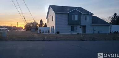 Main picture of 5211 Lee Ave