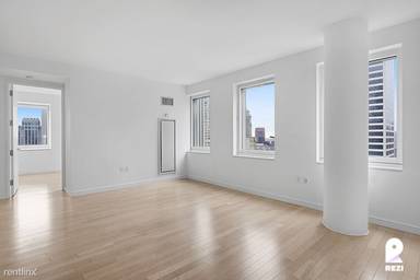Main picture of 70 W 45th St