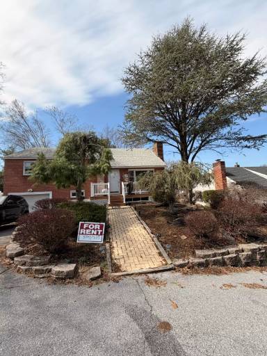 Main picture of 202 Fleetwood Dr