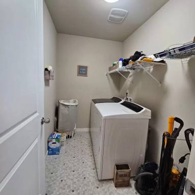 Main picture of 2444 Seringa Ave