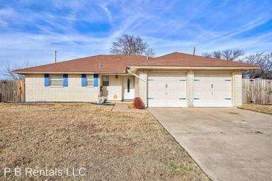 Main picture of 2811 NW Hilltop Dr