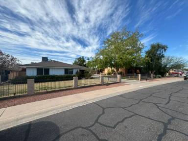 Main picture of 953 E La Jolla Dr