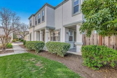 Main picture of 929 Monarch Cir