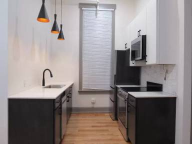 Main picture of 1725 Elm St