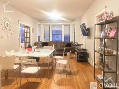 Main picture of 215 Saint Paul St