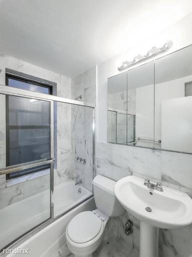 Main picture of 326 E 58th St